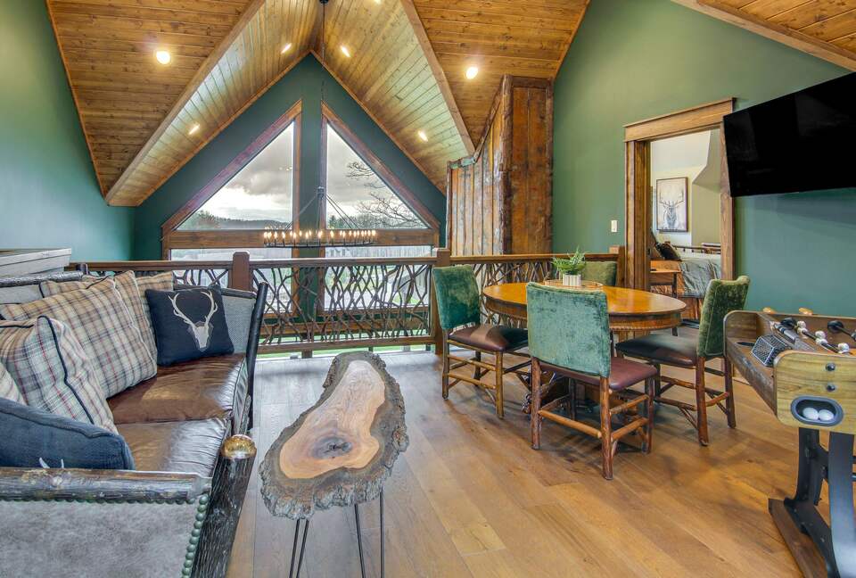Rustic-Modern Mountain Haven near Waterfalls, Trails & Lake Glenville - Welcome to Fox and Fern Lodge - Glenville, North Carolina
