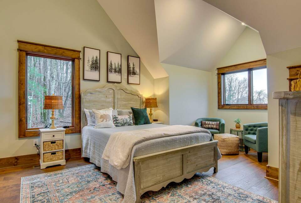 Rustic-Modern Mountain Haven near Waterfalls, Trails & Lake Glenville - Welcome to Fox and Fern Lodge - Glenville, North Carolina