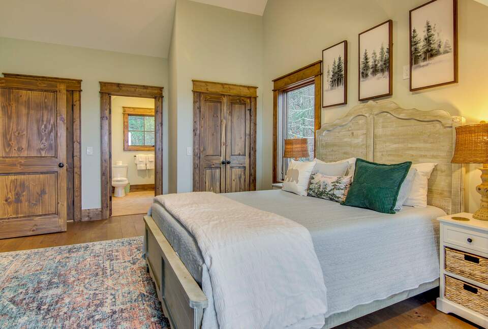 Rustic-Modern Mountain Haven near Waterfalls, Trails & Lake Glenville - Welcome to Fox and Fern Lodge - Glenville, North Carolina