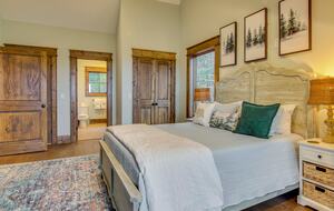 Rustic-Modern Mountain Haven near Waterfalls, Trails & Lake Glenville - Welcome to Fox and Fern Lodge - Glenville, North Carolina