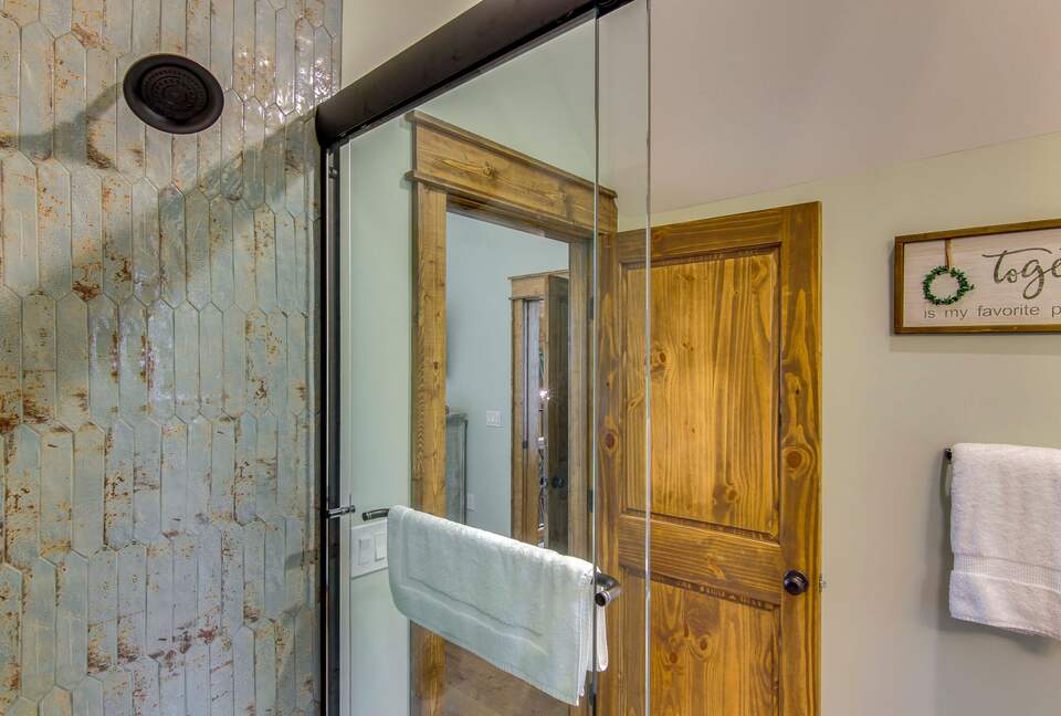 Rustic-Modern Mountain Haven near Waterfalls, Trails & Lake Glenville - Welcome to Fox and Fern Lodge - Glenville, North Carolina