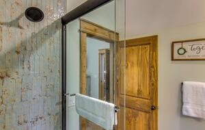 Rustic-Modern Mountain Haven near Waterfalls, Trails & Lake Glenville - Welcome to Fox and Fern Lodge - Glenville, North Carolina