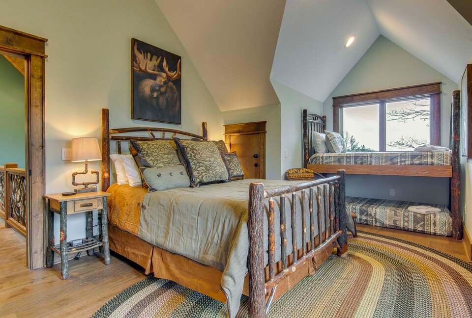 Rustic-Modern Mountain Haven near Waterfalls, Trails & Lake Glenville - Welcome to Fox and Fern Lodge - Glenville, North Carolina