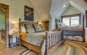 Rustic-Modern Mountain Haven near Waterfalls, Trails & Lake Glenville - Welcome to Fox and Fern Lodge - Glenville, North Carolina