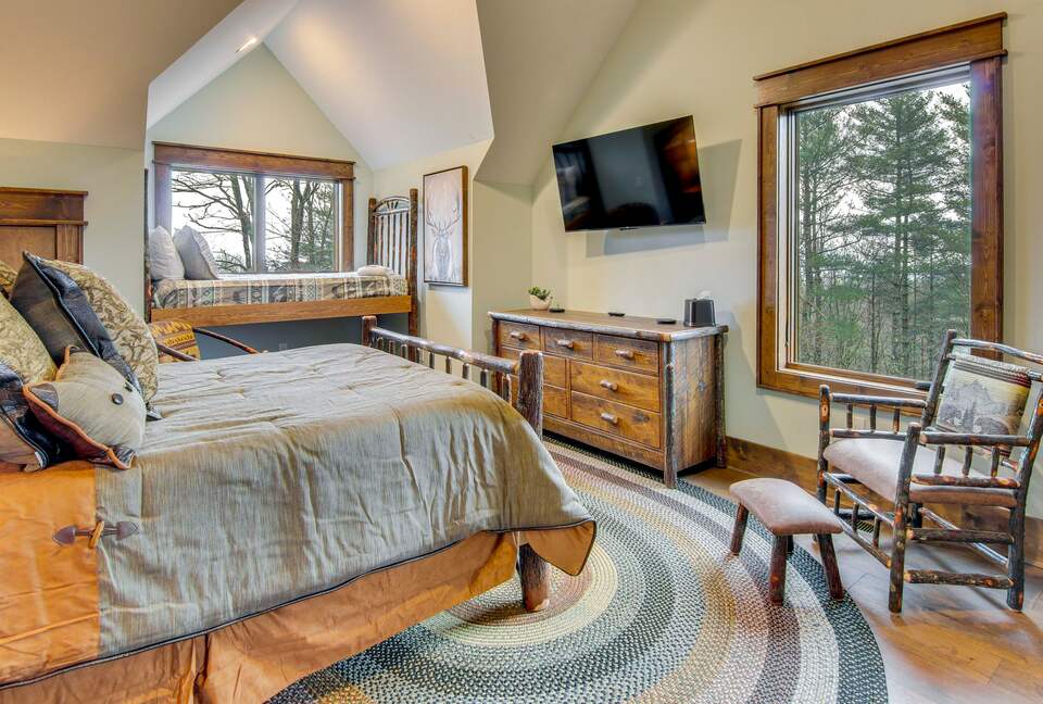 Rustic-Modern Mountain Haven near Waterfalls, Trails & Lake Glenville - Welcome to Fox and Fern Lodge - Glenville, North Carolina