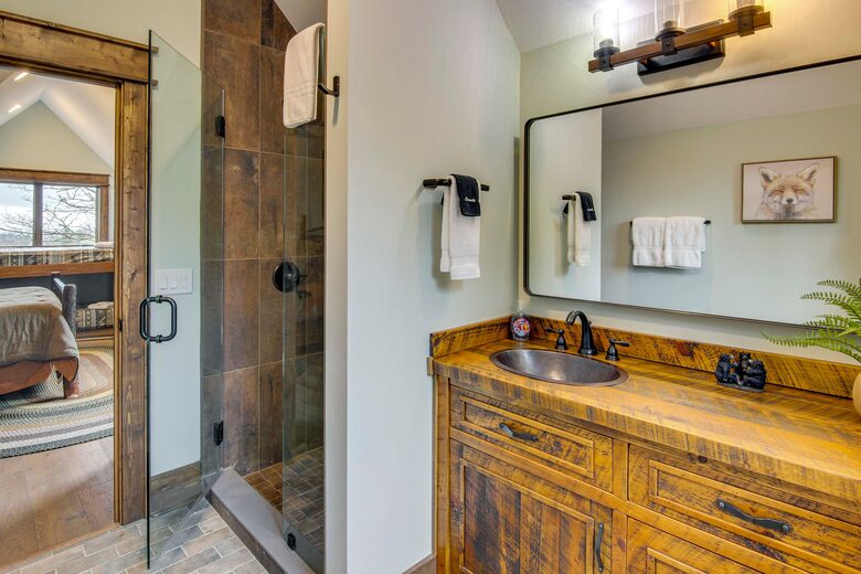 Rustic-Modern Mountain Haven near Waterfalls, Trails & Lake Glenville - Welcome to Fox and Fern Lodge - Glenville, North Carolina