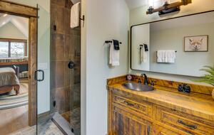 Rustic-Modern Mountain Haven near Waterfalls, Trails & Lake Glenville - Welcome to Fox and Fern Lodge - Glenville, North Carolina