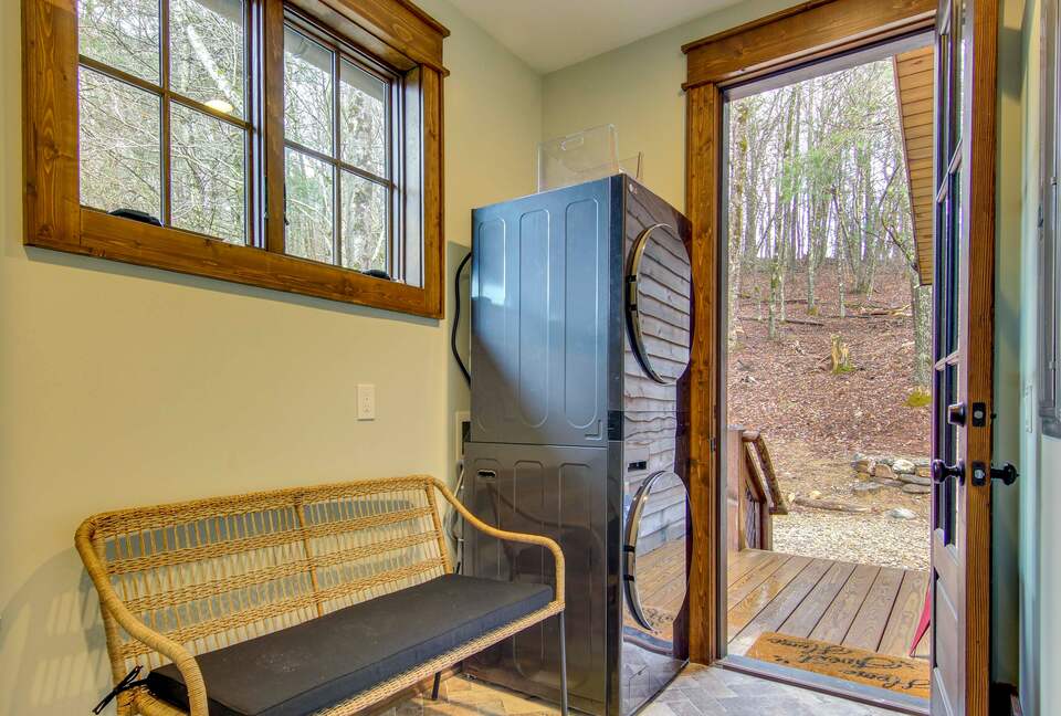 Rustic-Modern Mountain Haven near Waterfalls, Trails & Lake Glenville - Welcome to Fox and Fern Lodge - Glenville, North Carolina