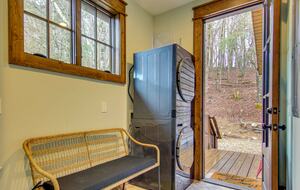 Rustic-Modern Mountain Haven near Waterfalls, Trails & Lake Glenville - Welcome to Fox and Fern Lodge - Glenville, North Carolina