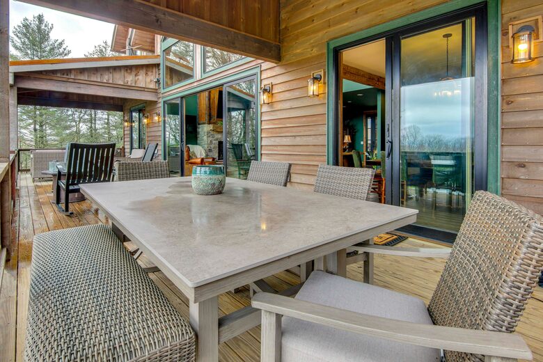 Rustic-Modern Mountain Haven near Waterfalls, Trails & Lake Glenville - Welcome to Fox and Fern Lodge - Glenville, North Carolina