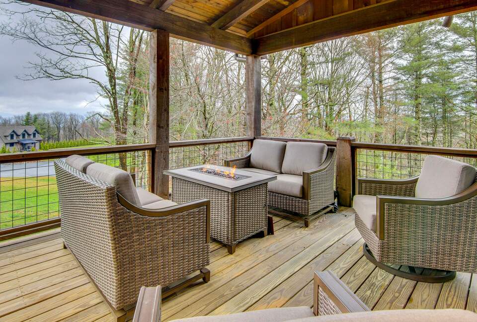 Rustic-Modern Mountain Haven near Waterfalls, Trails & Lake Glenville - Welcome to Fox and Fern Lodge - Glenville, North Carolina