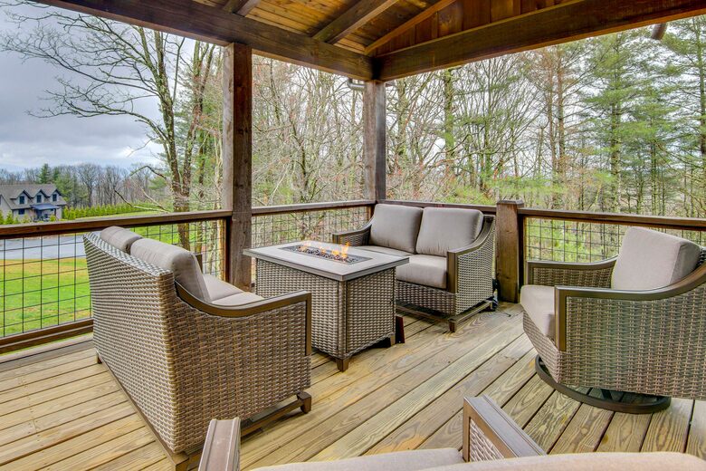Rustic-Modern Mountain Haven near Waterfalls, Trails & Lake Glenville - Welcome to Fox and Fern Lodge - Glenville, North Carolina