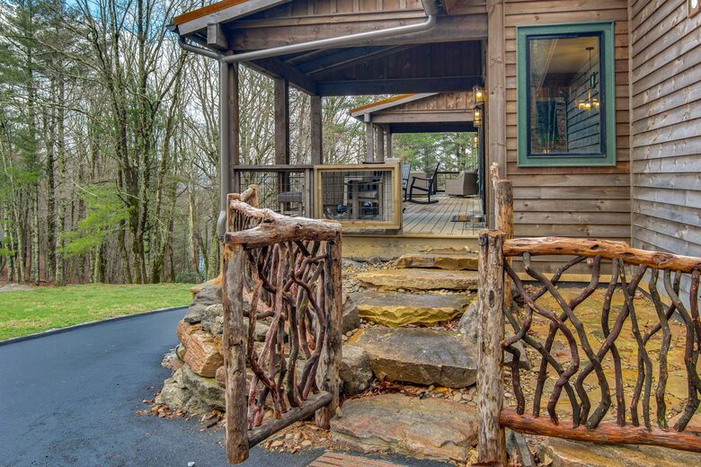 Rustic-Modern Mountain Haven near Waterfalls, Trails & Lake Glenville - Welcome to Fox and Fern Lodge - Glenville, North Carolina