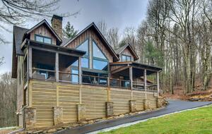 Rustic-Modern Mountain Haven near Waterfalls, Trails & Lake Glenville - Welcome to Fox and Fern Lodge - Glenville, North Carolina