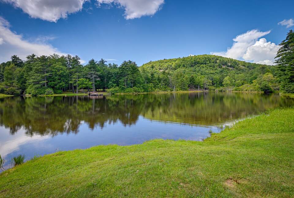 Rustic-Modern Mountain Haven near Waterfalls, Trails & Lake Glenville - Welcome to Fox and Fern Lodge - Glenville, North Carolina
