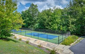 Rustic-Modern Mountain Haven near Waterfalls, Trails & Lake Glenville - Welcome to Fox and Fern Lodge - Glenville, North Carolina