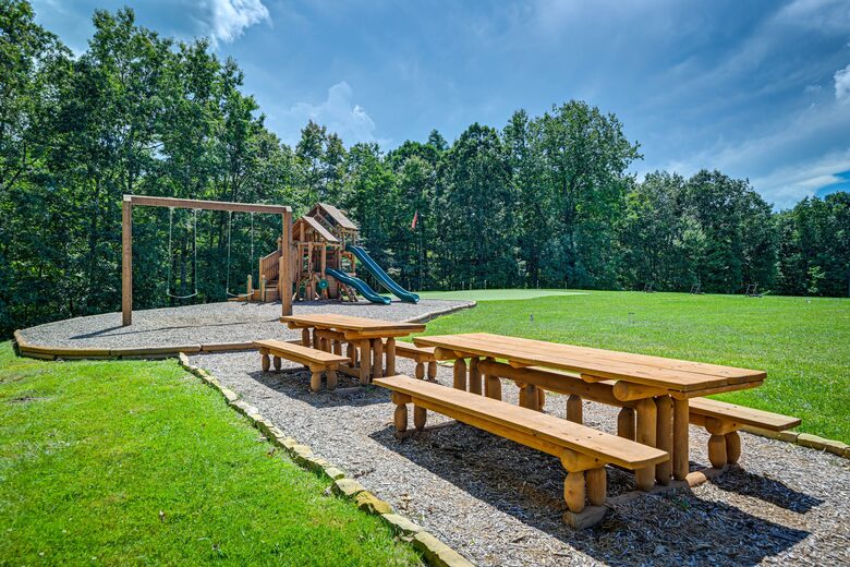 Rustic-Modern Mountain Haven near Waterfalls, Trails & Lake Glenville - Welcome to Fox and Fern Lodge - Glenville, North Carolina