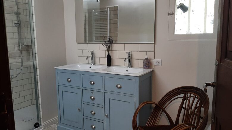 An Authentic Provençal Escape Among the Vineyards - Bonnieux, France