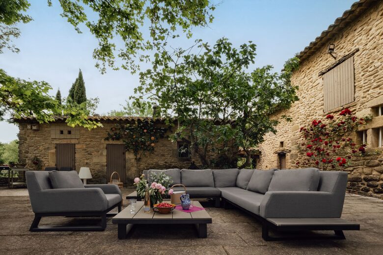 An Authentic Provençal Escape Among the Vineyards - Bonnieux, France