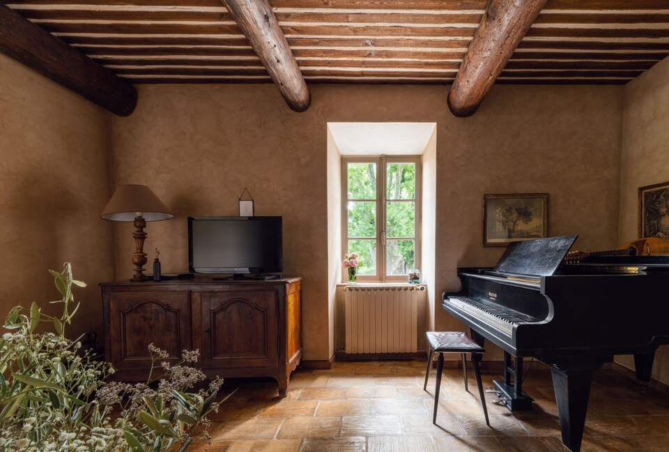 An Authentic Provençal Escape Among the Vineyards - Bonnieux, France