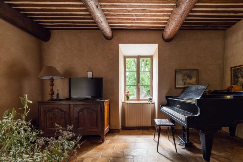 An Authentic Provençal Escape Among the Vineyards - Bonnieux, France