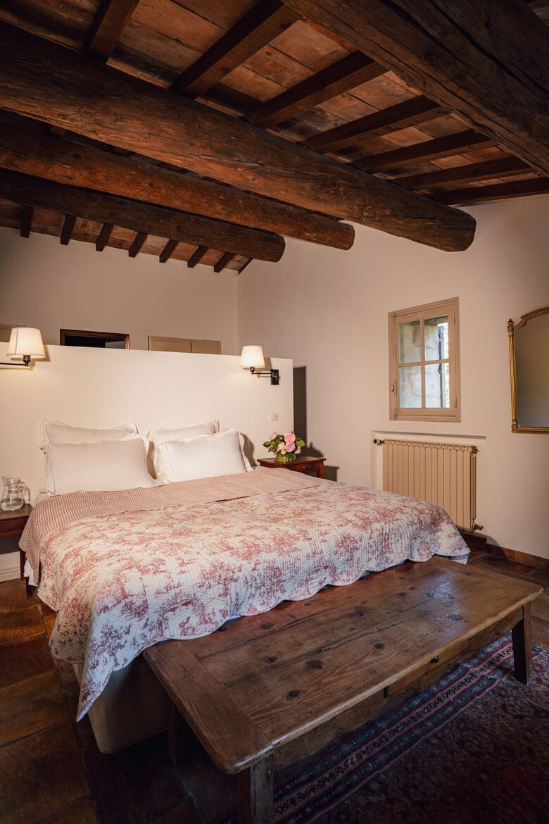 An Authentic Provençal Escape Among the Vineyards - Bonnieux, France