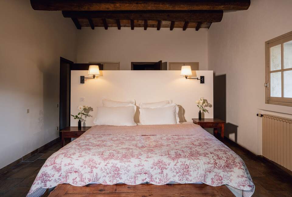 An Authentic Provençal Escape Among the Vineyards - Bonnieux, France