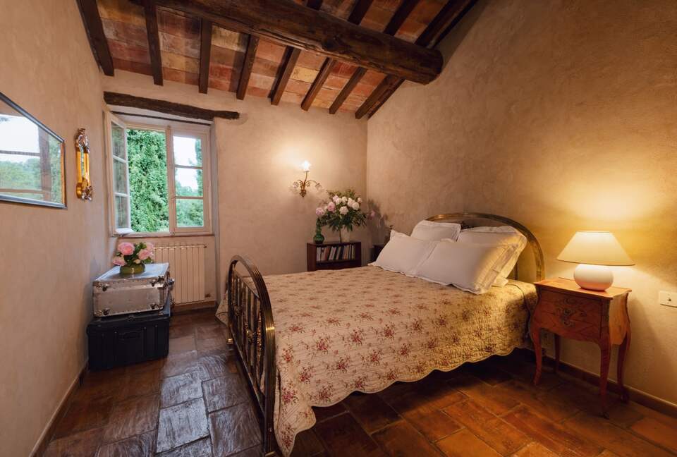 An Authentic Provençal Escape Among the Vineyards - Bonnieux, France