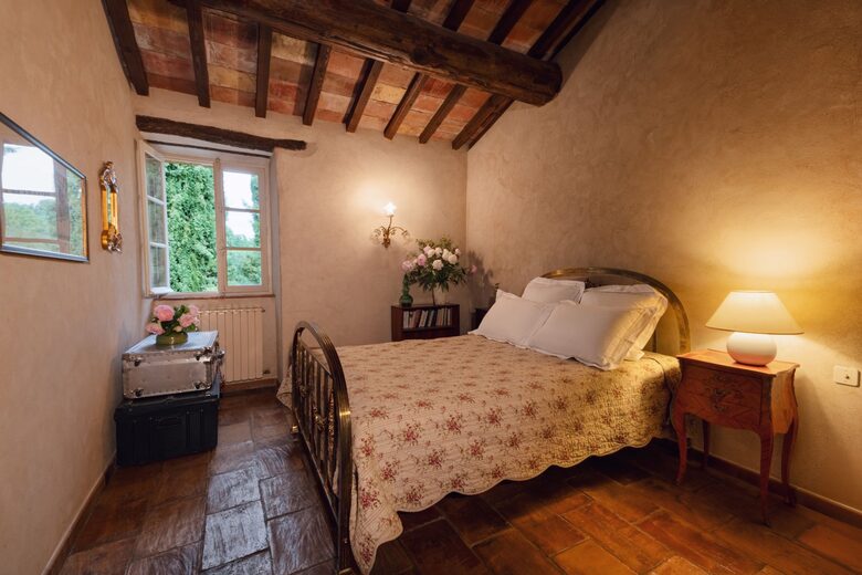 An Authentic Provençal Escape Among the Vineyards - Bonnieux, France