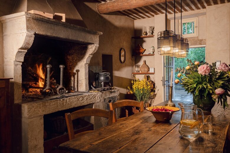 An Authentic Provençal Escape Among the Vineyards - Bonnieux, France