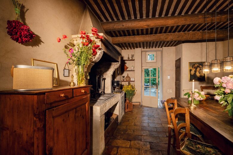 An Authentic Provençal Escape Among the Vineyards - Bonnieux, France