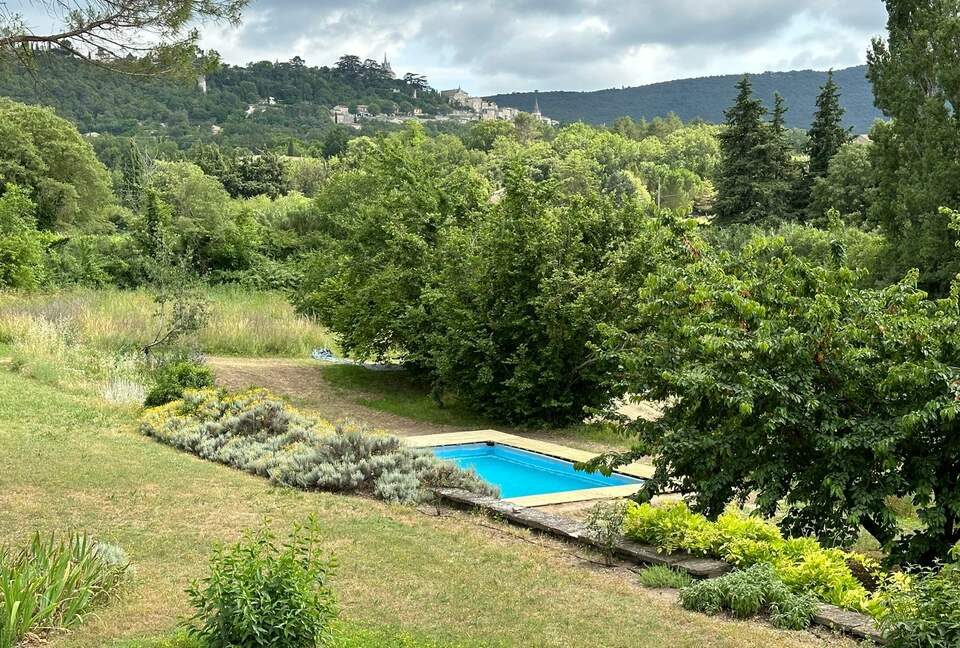 An Authentic Provençal Escape Among the Vineyards - Bonnieux, France