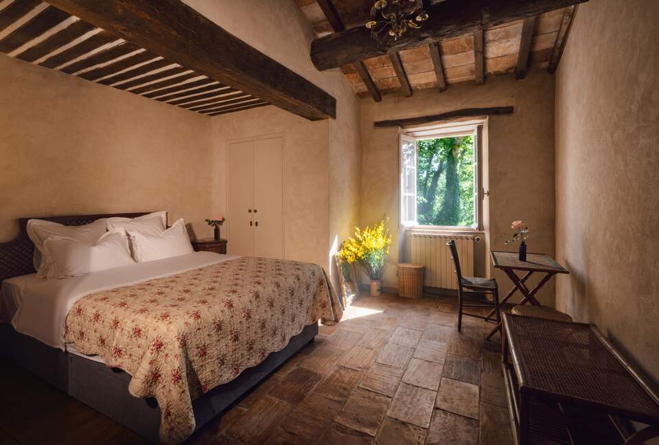 An Authentic Provençal Escape Among the Vineyards - Bonnieux, France