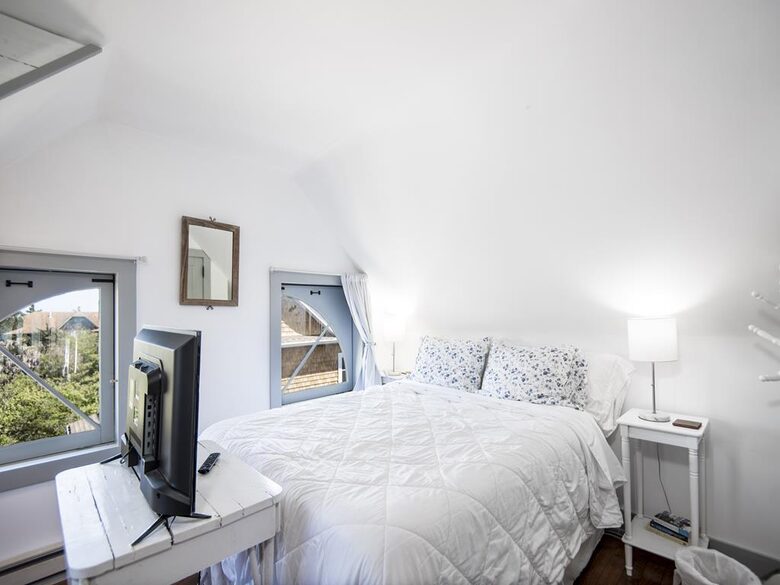 Victorian Coastal Elegance in Barnegat Light - Barnegat Light, New Jersey