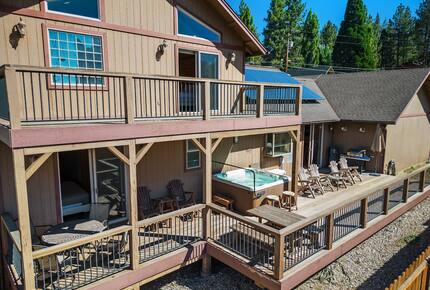 Cozy Big Bear Escape with Hot Tub & Game Room - Big Bear Lake, California