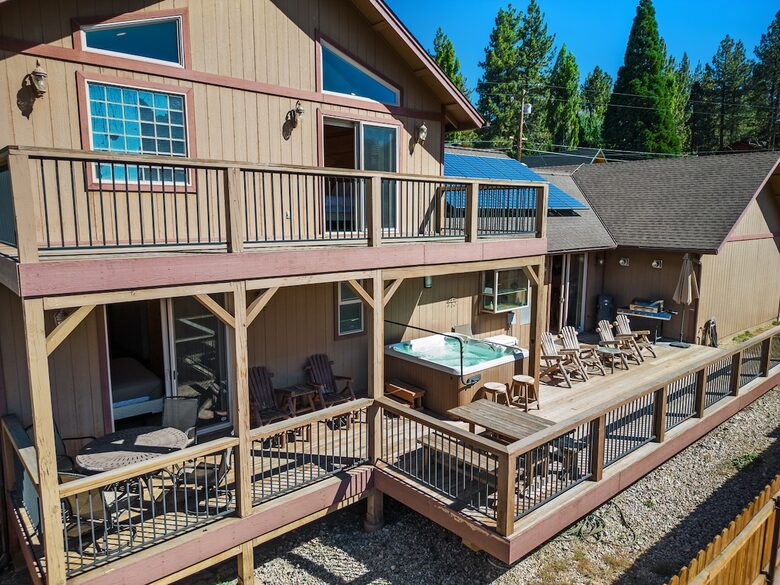 Cozy Big Bear Escape with Hot Tub & Game Room - Big Bear Lake, California