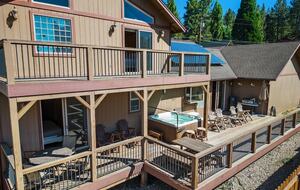 Cozy Big Bear Escape with Hot Tub & Game Room - Big Bear Lake, California