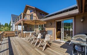 Cozy Big Bear Escape with Hot Tub & Game Room - Big Bear Lake, California