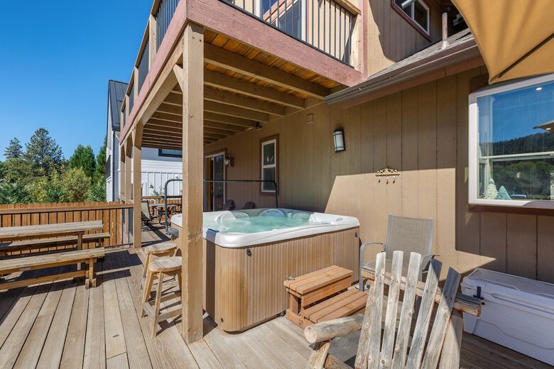 Cozy Big Bear Escape with Hot Tub & Game Room - Big Bear Lake, California