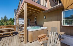 Cozy Big Bear Escape with Hot Tub & Game Room - Big Bear Lake, California