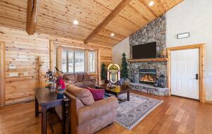 Cozy Big Bear Escape with Hot Tub & Game Room - Big Bear Lake, California
