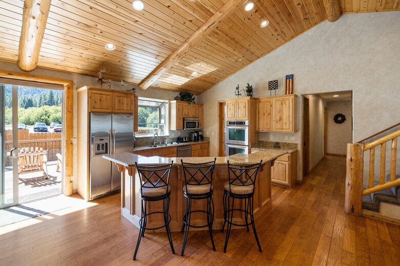 Cozy Big Bear Escape with Hot Tub & Game Room - Big Bear Lake, California