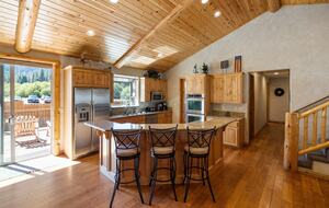 Cozy Big Bear Escape with Hot Tub & Game Room - Big Bear Lake, California