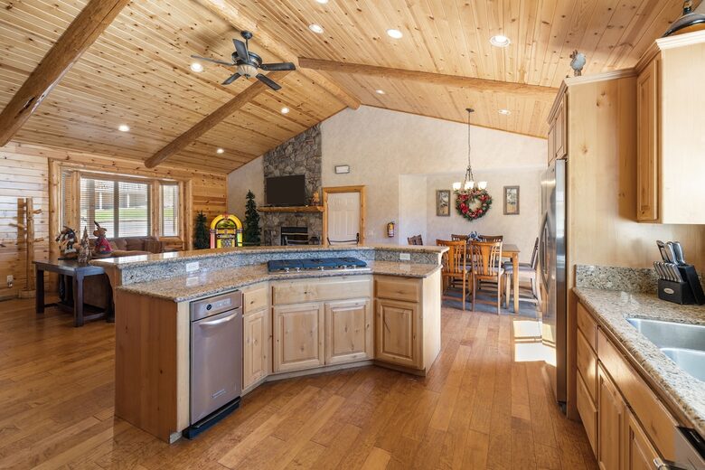 Cozy Big Bear Escape with Hot Tub & Game Room - Big Bear Lake, California