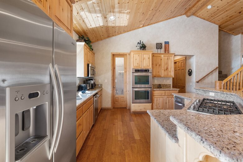 Cozy Big Bear Escape with Hot Tub & Game Room - Big Bear Lake, California