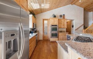 Cozy Big Bear Escape with Hot Tub & Game Room - Big Bear Lake, California