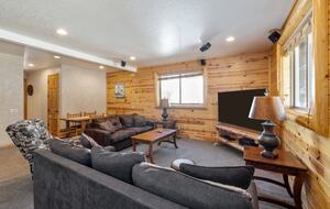 Cozy Big Bear Escape with Hot Tub & Game Room - Big Bear Lake, California