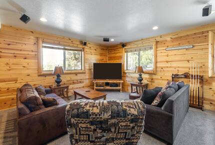 Cozy Big Bear Escape with Hot Tub & Game Room - Big Bear Lake, California