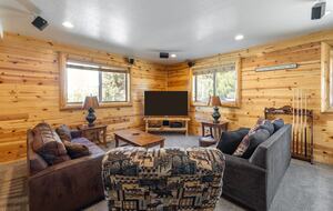 Cozy Big Bear Escape with Hot Tub & Game Room - Big Bear Lake, California