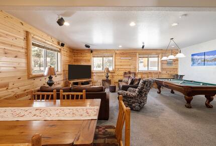 Cozy Big Bear Escape with Hot Tub & Game Room - Big Bear Lake, California